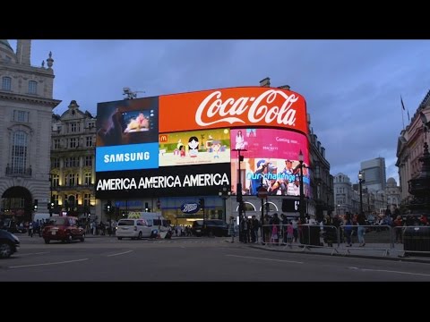 Alfredo Jaar’s “A Logo for America” in Piccadilly Circus