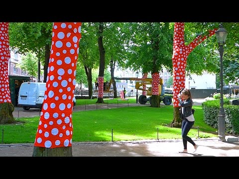 Yayoi Kusama&#039;s Installation: Helsinki Esplanadi Park