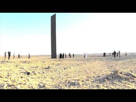 Richard Serra Unveils Sculpture in Qatar Desert