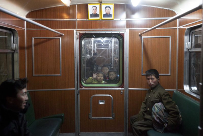 David Guttenfelder – Children look through a subway car window in Pyongyang, North Korea