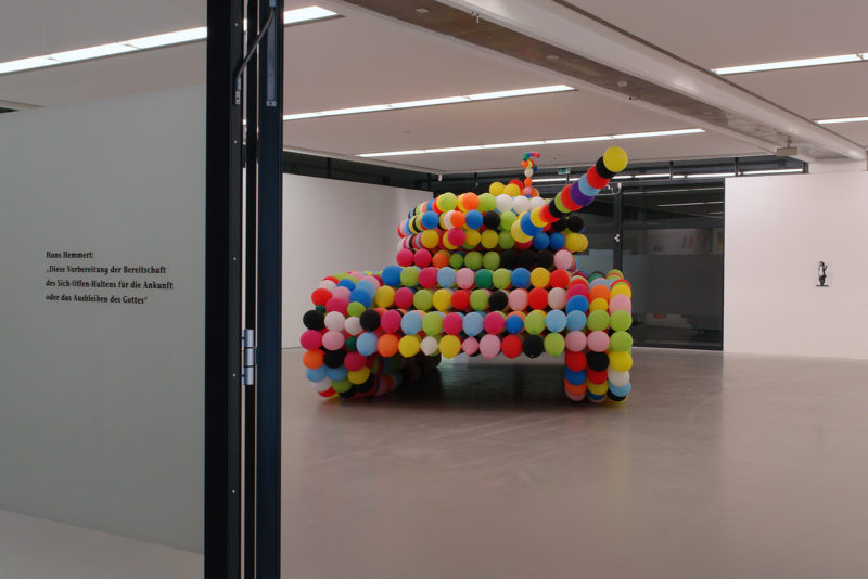 Hans-Hemmert-–-German-Panther-2007-balloons-air-glue-960-x-370-x-300cm-Staedtische-Galerie-Nordhorn-1