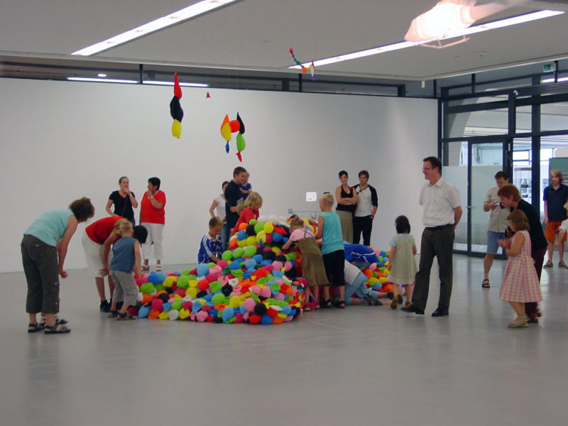 Hans-Hemmert-–-German-Panther-2007-balloons-air-glue-960-x-370-x-300cm-Staedtische-Galerie-Nordhorn-after-six-weeksFinnisage