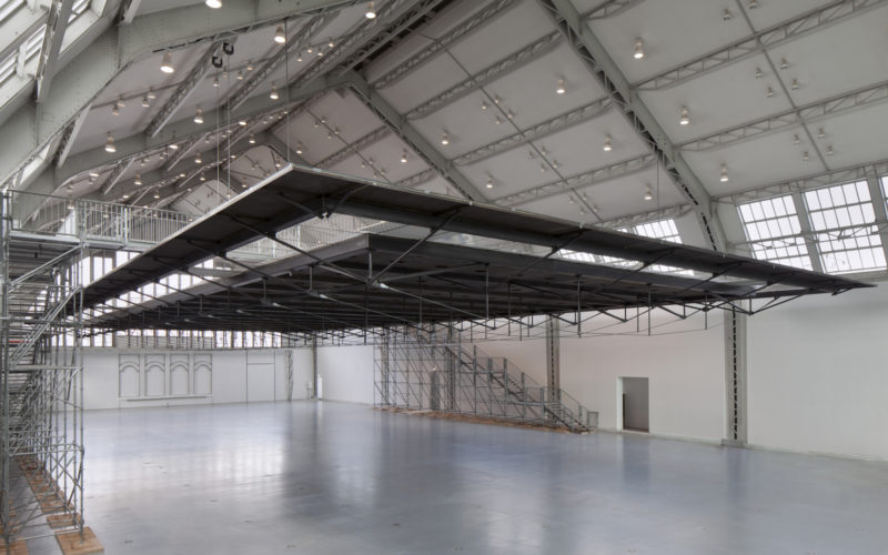 Antony Gormley - Horizon Field Hamburg, 2012, steel, wood, 25 m x 50 m, 60t (thereof 40t steel), 7.40m above hall floor, Deichtorhallen, Hamburg, 2012
