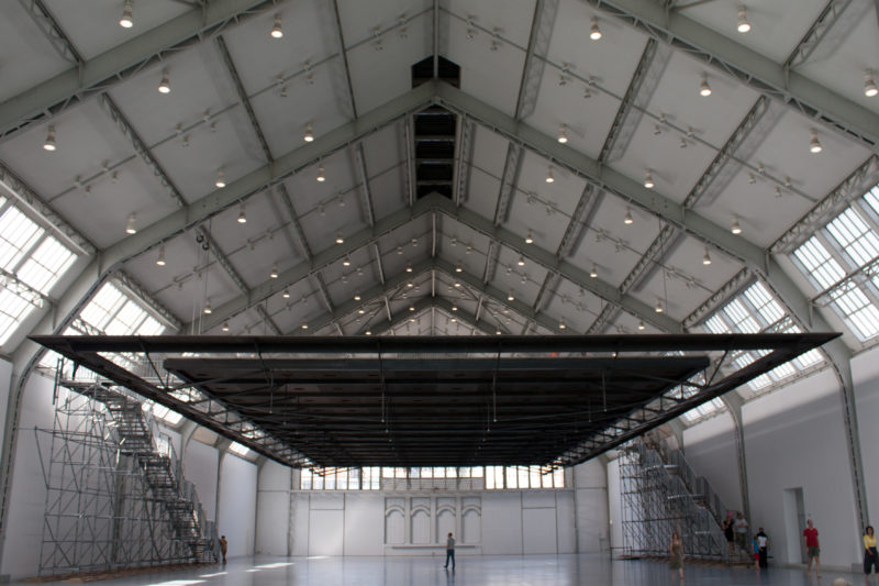 Antony Gormley – Horizon Field Hamburg, 2012, steel, wood, 25 m x 50 m, 60t (thereof 40t steel), 7.40m above hall floor, Deichtorhallen, Hamburg, 2012