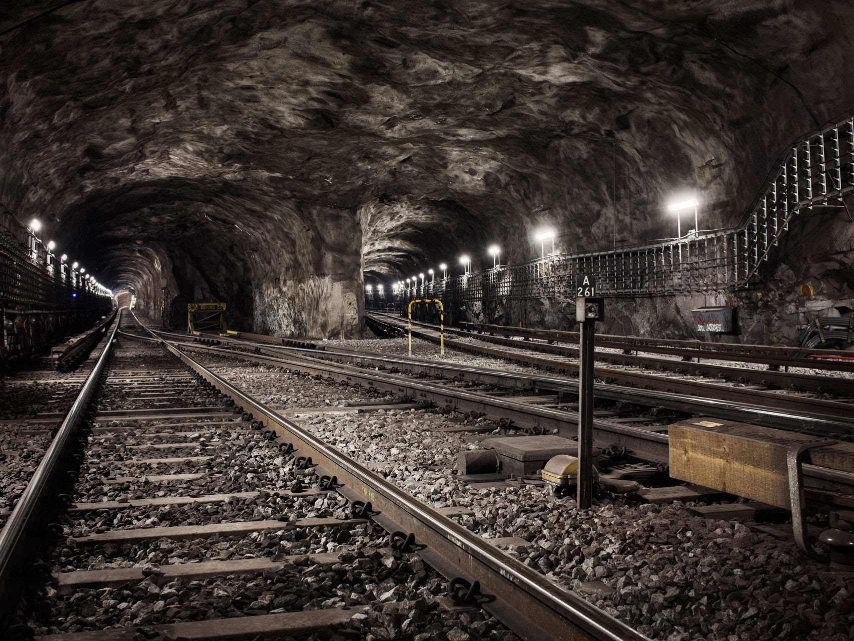 No permission: This photographer enters subway tunnels