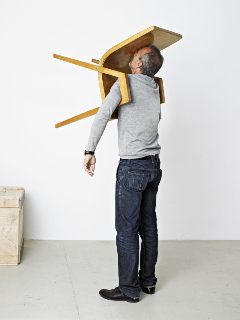 Erwin Wurm - One Minute Sculpture - The Idiot III