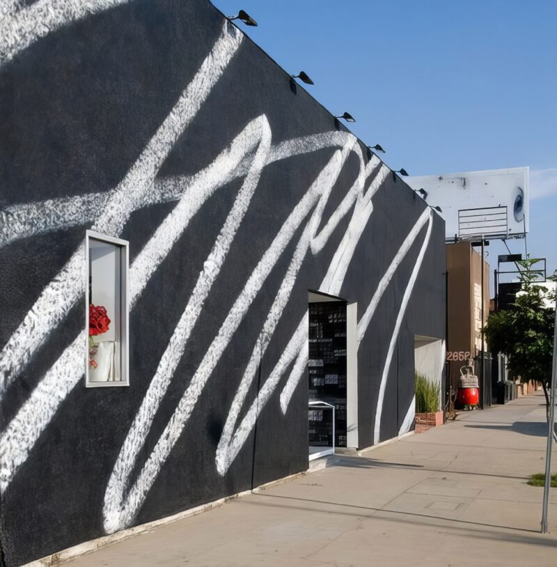 Karl Haendel – Public Scribble #2, 2009, paint on brick, 5,5 x 19,5m, LAX Art facade, Los Angeles