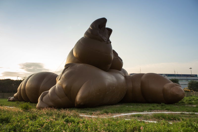Paul McCarthy - Complex Pile (複雜物堆), 2007, installation view, West Kowloon Cultural District, 2013
