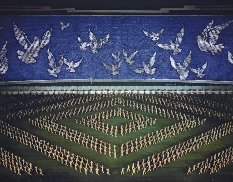 Andreas Gursky – Pyongyang II, Diptychon, 2007, c-print, 207 x 258,7cm each, North Korea, Arirang Mass Games