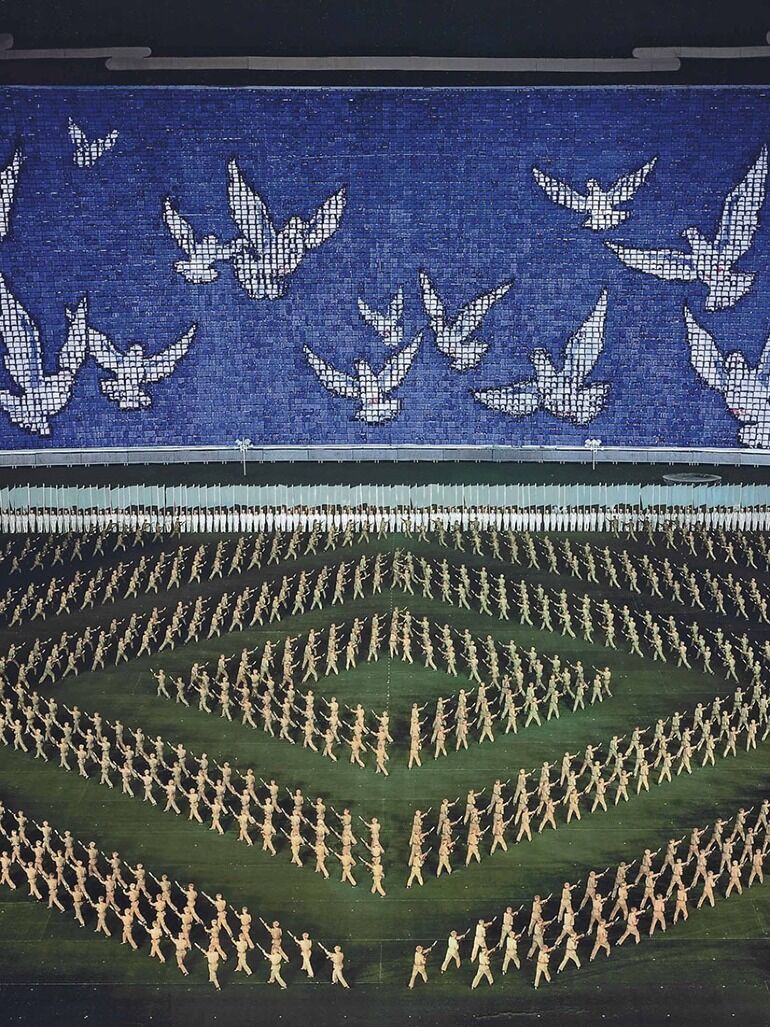 Andreas-Gursky-–-Pyongyang-II-Diptychon-2007-c-print-207-x-2587cm feat