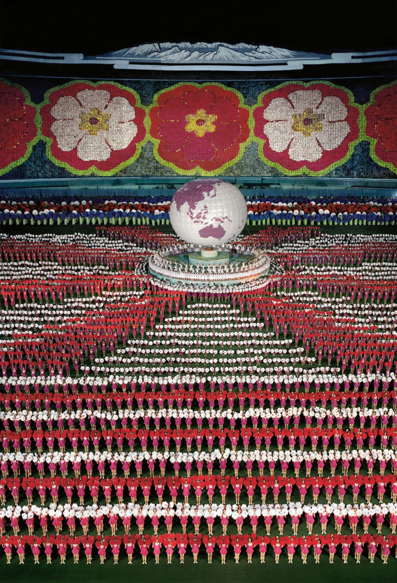 andreas-gursky-pyongyang-I1