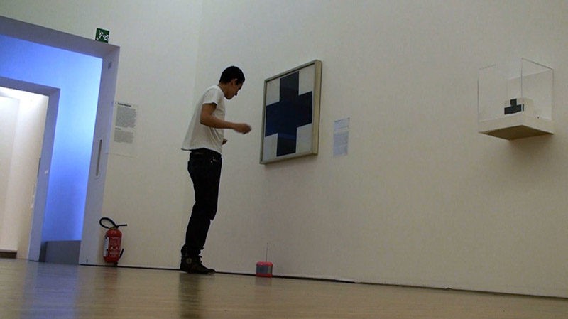 Ivan Argote – Feeling, 2009, 3 min 33 sec, Courtesy Galerie Perrotin