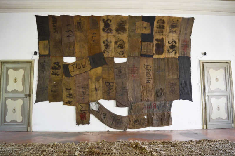 Ibrahim Mahama - Juli Baw, 2015, Coal sacks, dye sack with makins and creen print, 548 x 767 cm