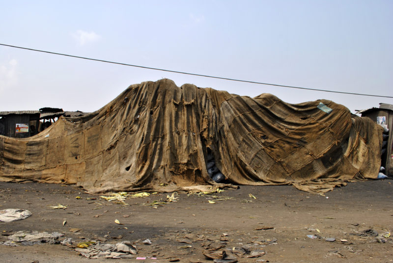 Ibrahim Mahama – Untitled, 2013, Draped jute sacks wall installation, Dimensions variable (Photo courtesy artist)