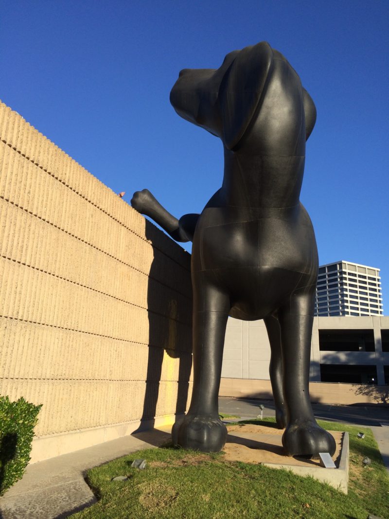 Richard Jackson - Bad Dog, 2013, fiber, reinforced composite skin, steel, 8,5 x 8,7 m (28 x 32’), installation view, Orange County Museum of Art