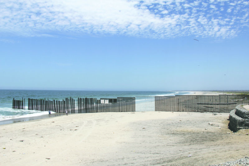 Ana Teresa Fernández – Erasing the Border – Borrando la Frontera, 2012, Playas de Tijuana, Mexico