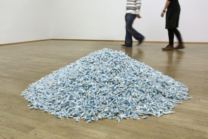 Felix Gonzalez‐Torres – Untitled (Lover Boys), 1991, installation view MMK, 2011