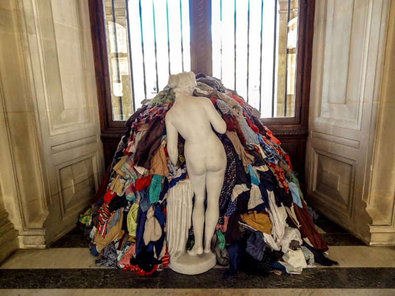 Michelangelo Pistoletto - Venere degli Stracci (Venus of the rags), 1967, installation view, Louvre Museum, Paris, 2013