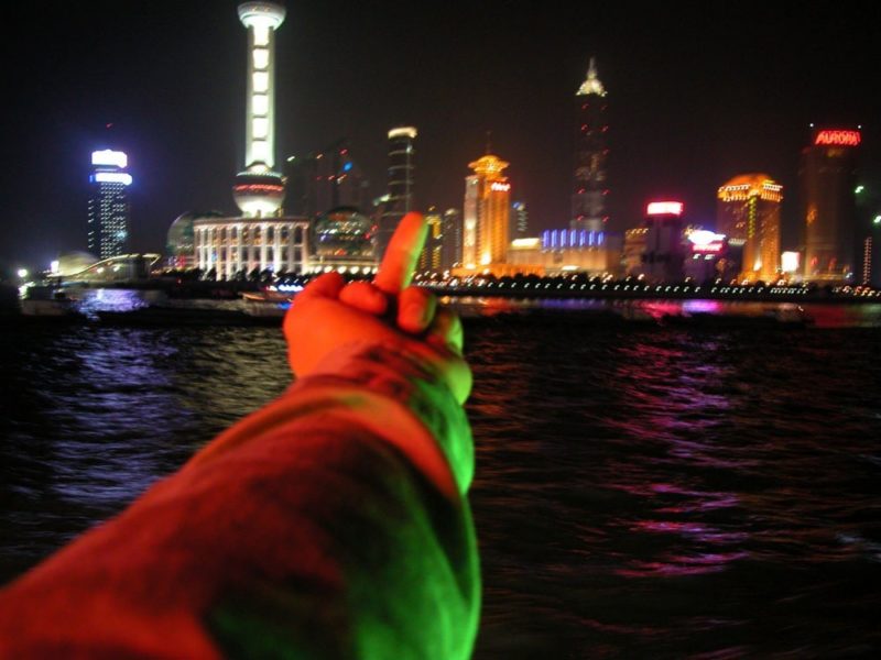 Ai Weiwei - Study of Perspective 1995-2011, 2014 Shanghai Lujiazui, 2003 50 x 66,6 cm