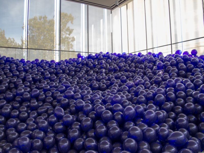 马丁·克里德（Martin Creed） - Work No. 965. Half the Air in a Given Space, 2008, multiple pieces, The Cleveland Museum Of Art