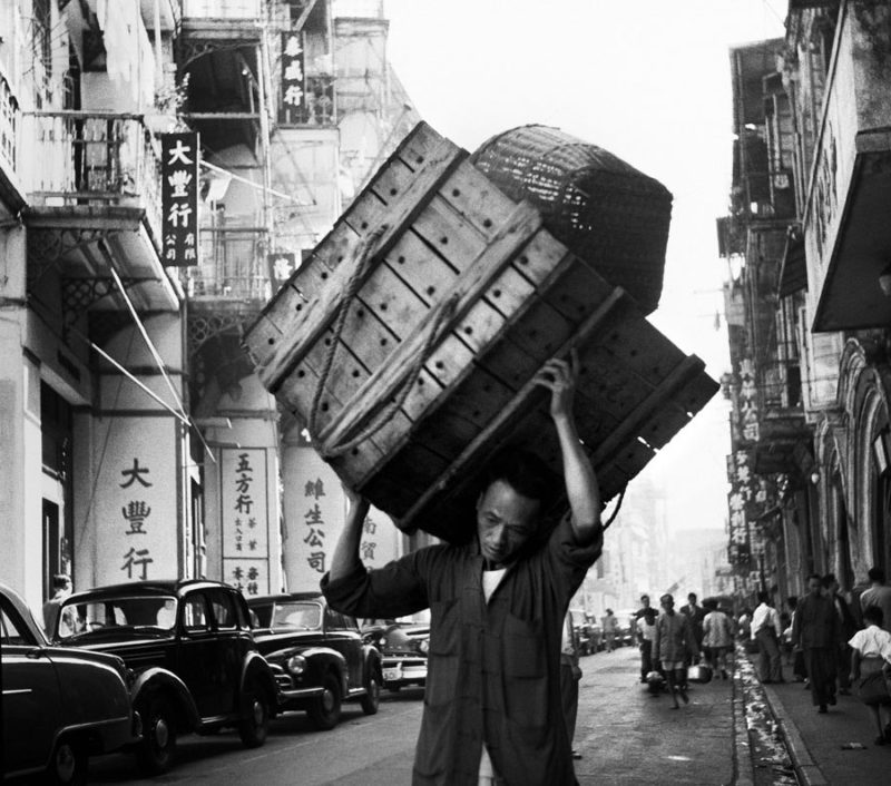 Fan Ho - Man Carrying Box, 1954