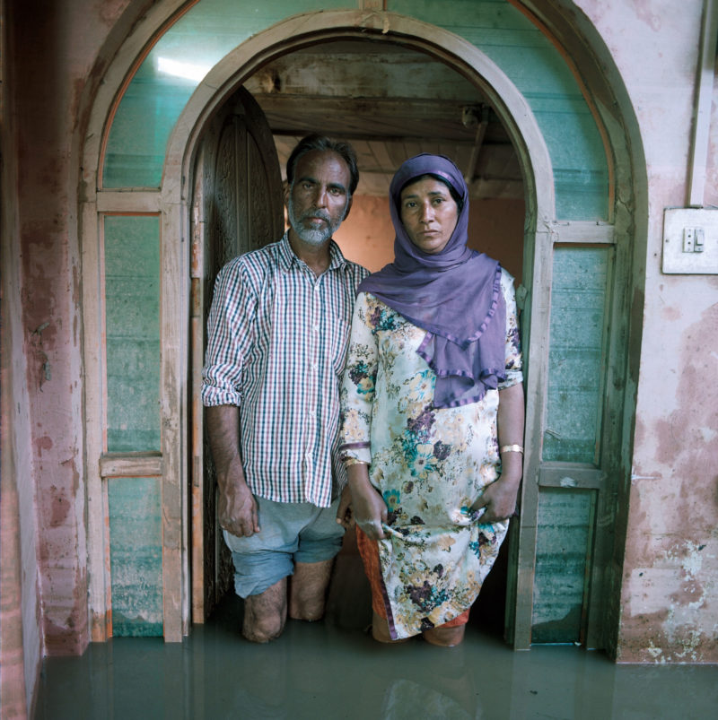 Gideon Mendel - Ahmad Wani Mushaq and Shafeeqa Mushtaq, Jawahar Nagar, Srinagar, Kashmir, India, October 2014