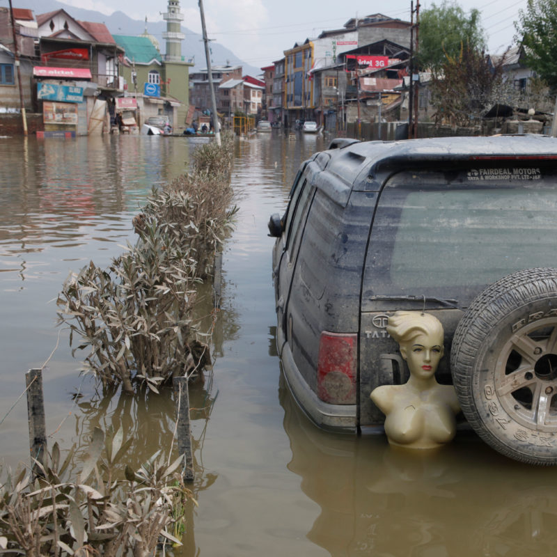 Gideon Mendel - Jawahar Nagar, Srinagar, Kashmir, India, October 2014