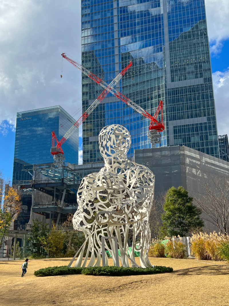 Jaume Plensa - Roots, 2014, painted stainless steel, height 10m, installation view, Toranomon Hills Mori Tower, Tokyo