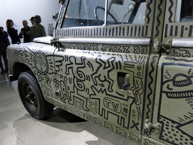 Keith Haring – Haring Defender, 1983, Enamel on 1971 Land Rover Defender, installation view, Petersen Automotive Museum