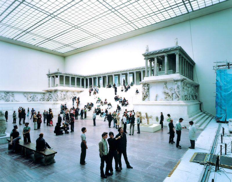 Thomas Struth - Pergamon Museum I, Berlin, 2001
