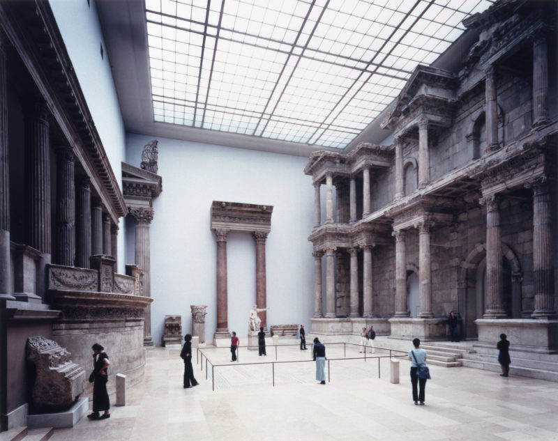 Thomas Struth - Pergamon Museum II, Berlin, 2001