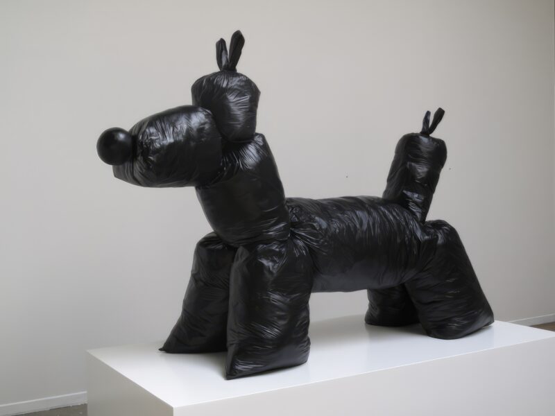 Gimhongsok – Canine Construction, 2009, bronze, 235 x 88 x 162(H) cm