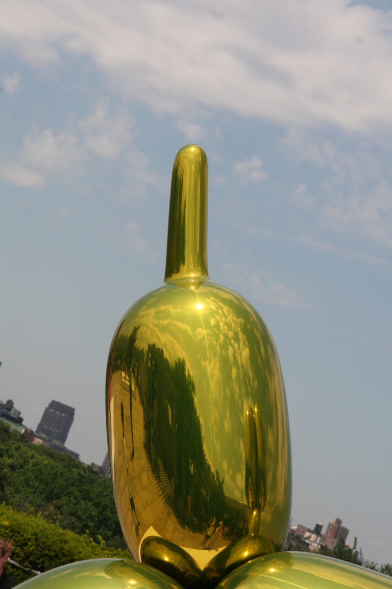 Jeff Koons - Balloon Dog (Yellow), 1994–2000, high chromium stainless steel, transparent color coating, installation view, roof of Metropolitan Museum of Art, New York City, USA, 2008