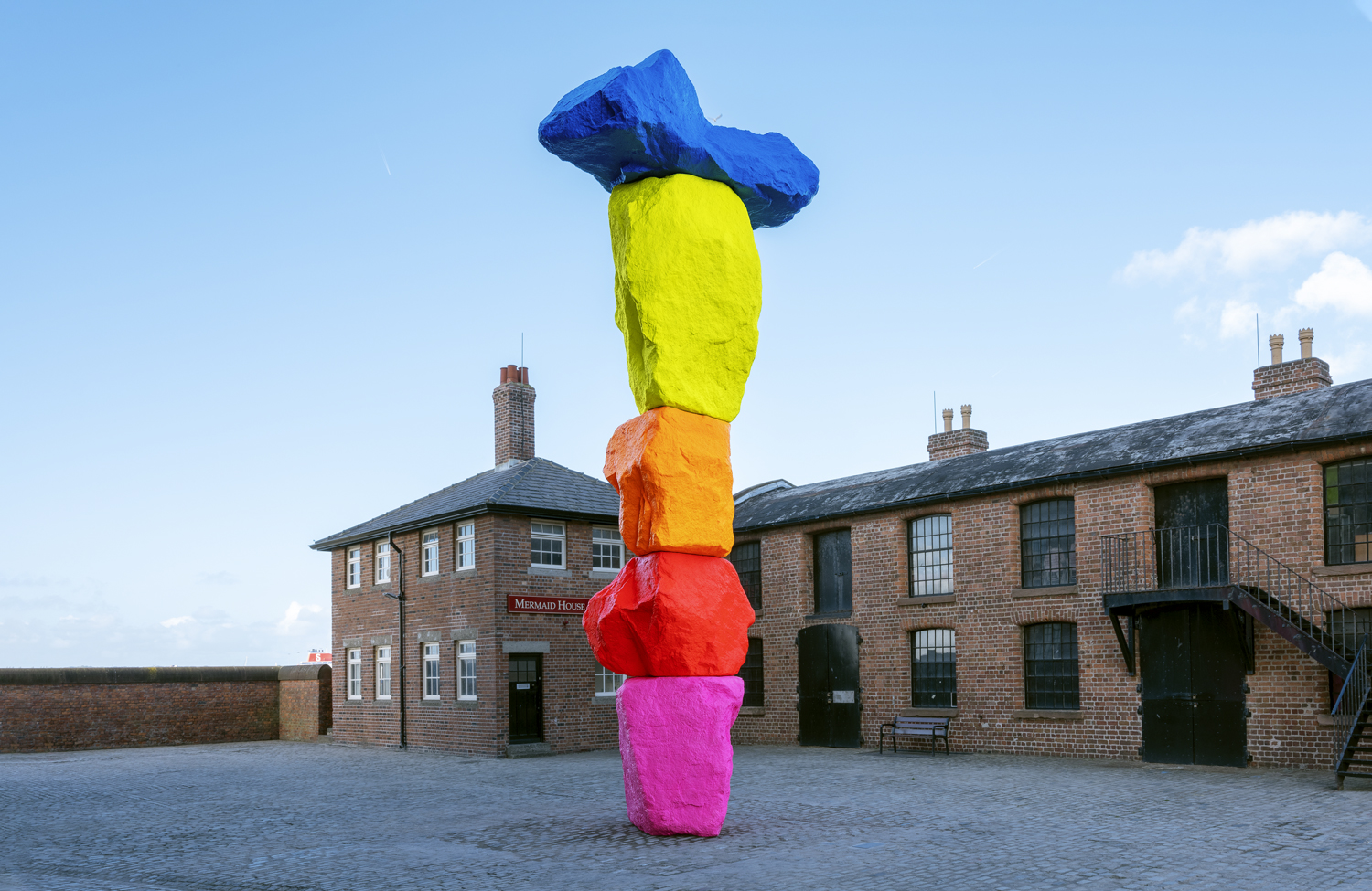 Ugo Rondinone’s colorful rocks in Vegas
