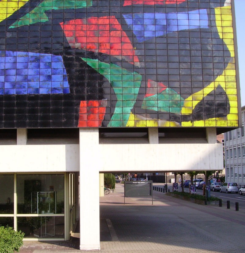 Joan Miró – Miró Wall, 1979, 7,200 ceramic tiles, 10 x 55m, Wilhelm-Hack Museum, Ludwigshafen, Germany