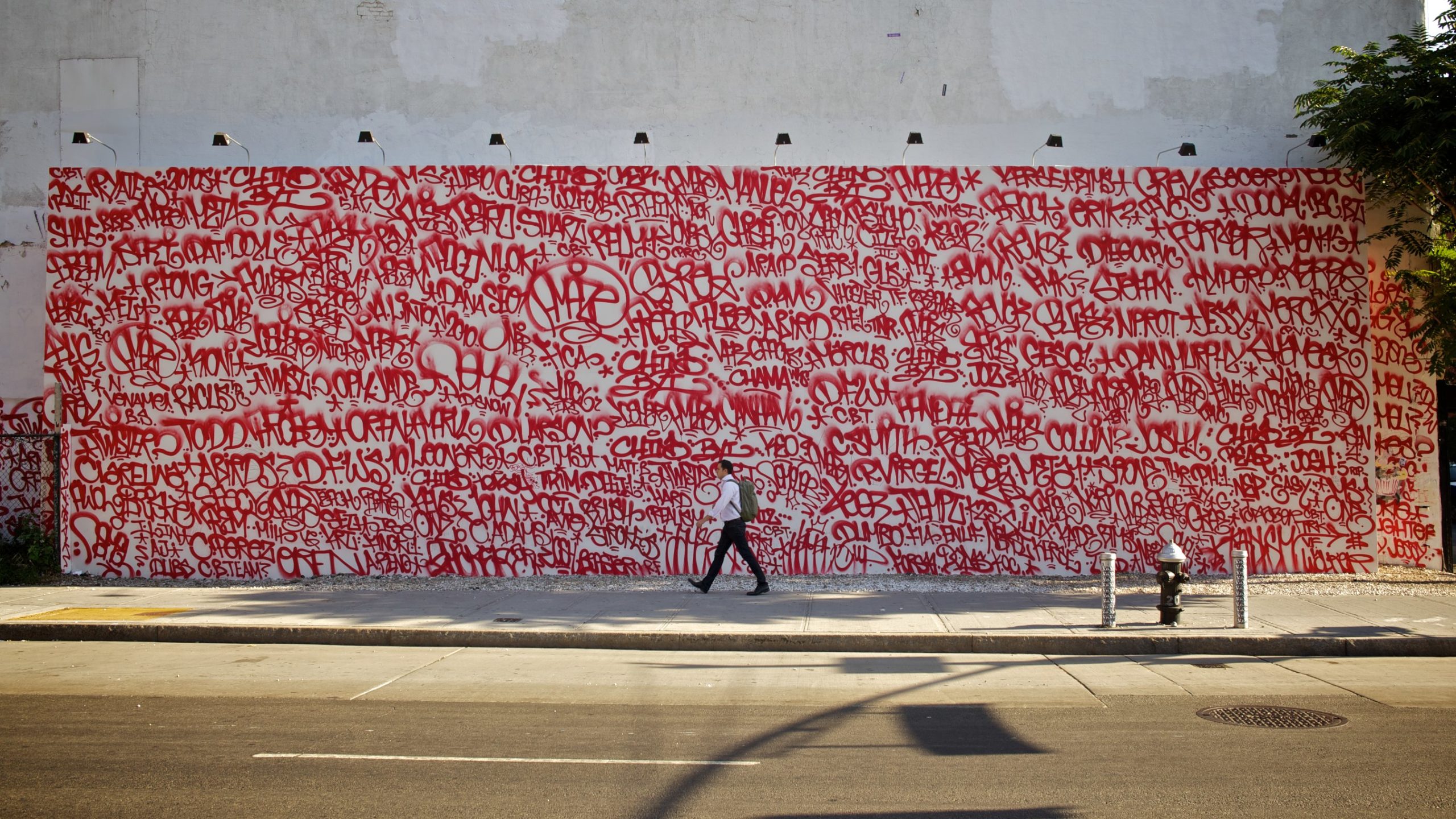 Barry McGee's tag murals – Walls covered with hundreds of red tags