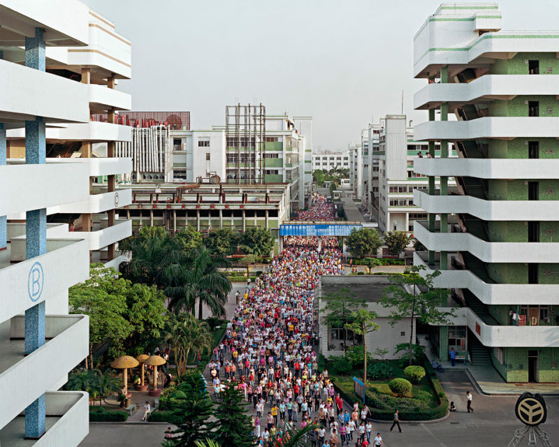 Edward Burtynsky - Manufacturing #2, Shift Change, Yuyuan Shoe Factory, Gaobu Town, Guangdong Province, China, 2004