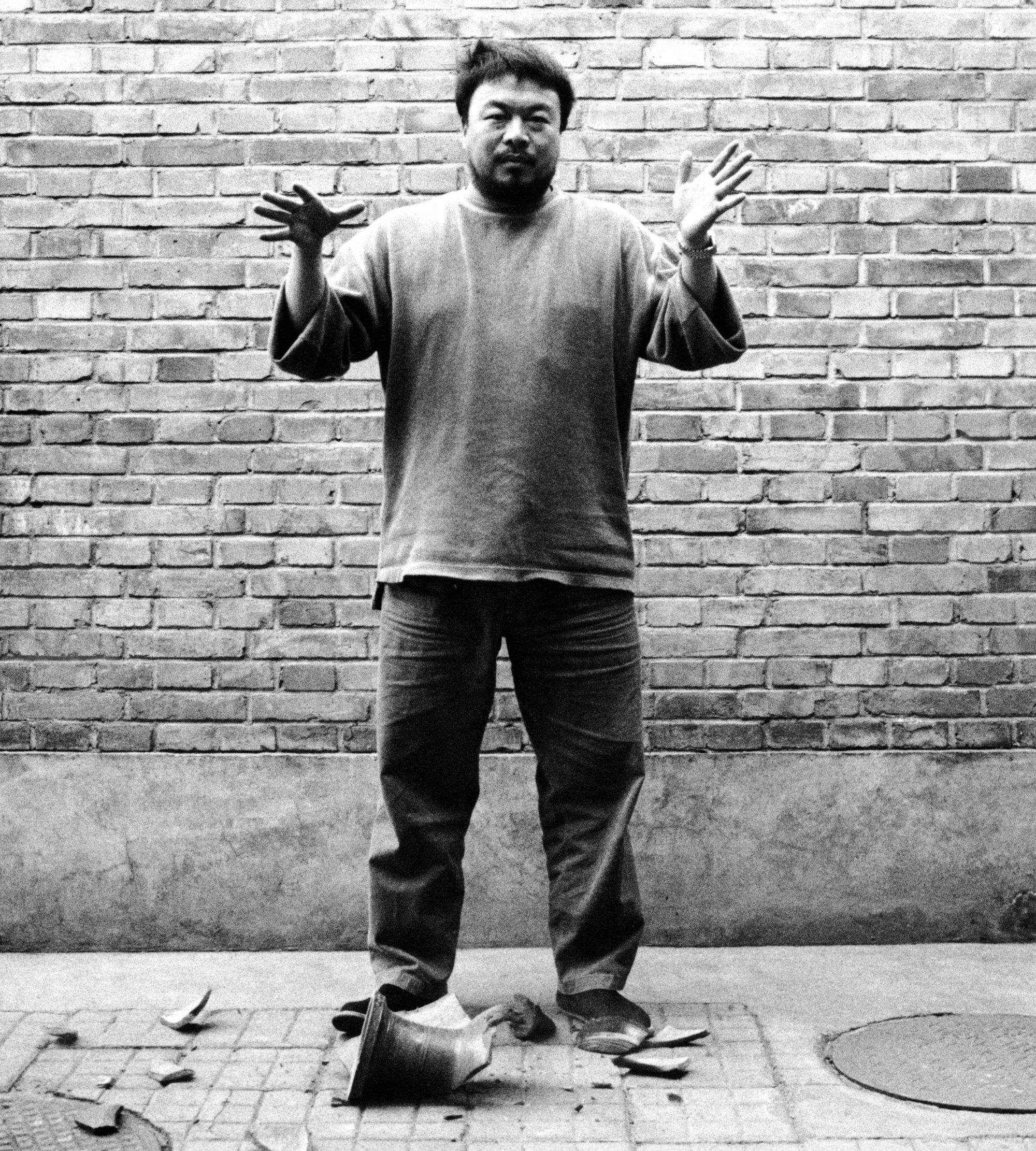 Why did Ai Weiwei break this milliondollar vase?