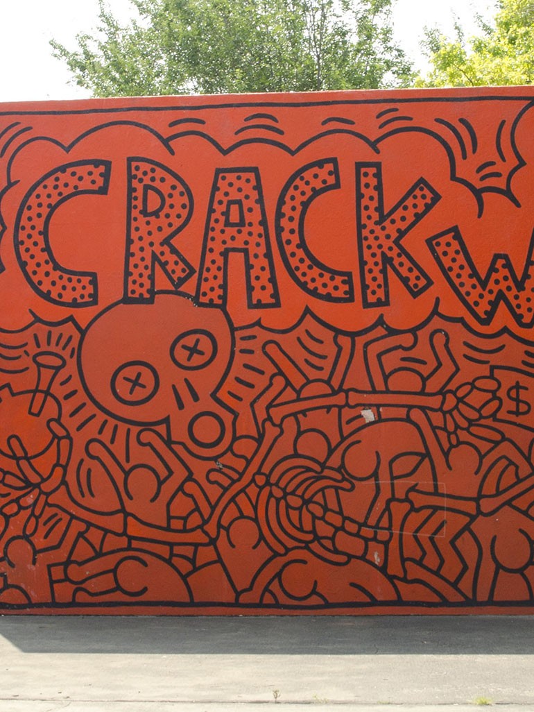 Keith Haring – Crack is Wack, 1986, handball court at 128th Street and 2nd Avenue, New York feat