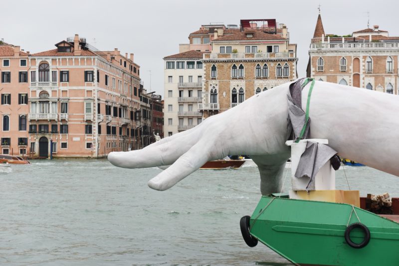 Lorenzo Quinn - Support, 2017, Venice, Italy, installation