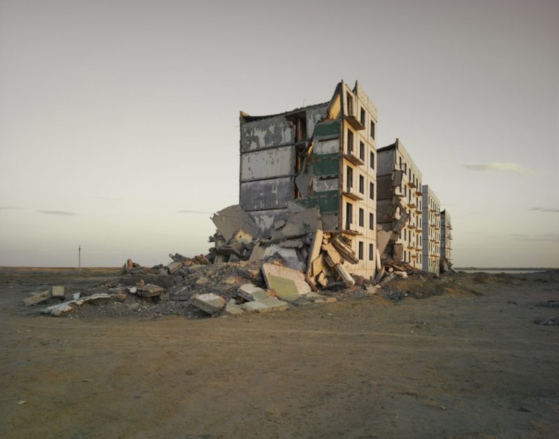 Nadav Kander - The Aral Sea I (officer’s housing), Kazakhstan, 2011