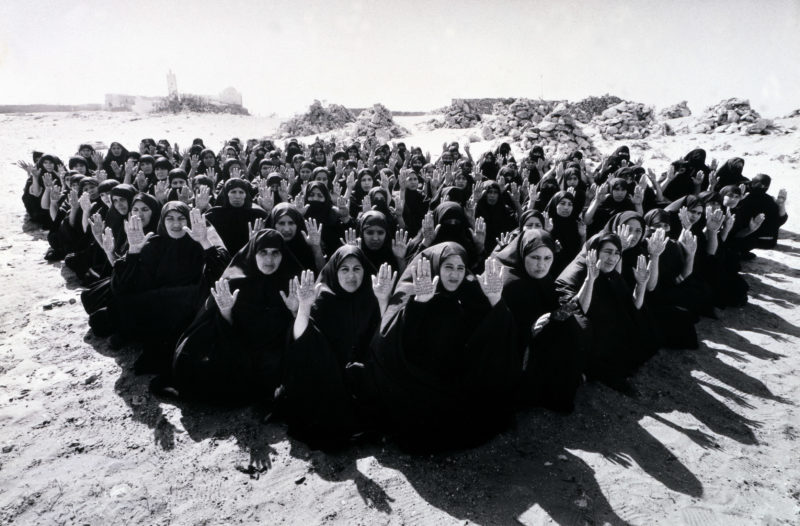 Shirin Neshat-Rapture，1999年双通道视频：音频安装，16mm电影转为视频