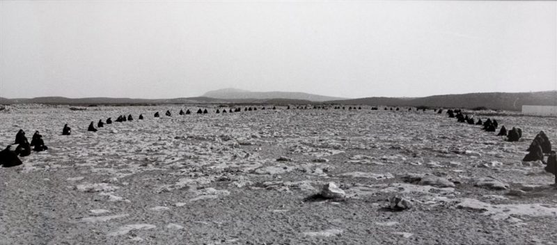 希琳·内沙特（Shirin Neshat）——《无题》（Untitled from Rapture），1999年，明胶银印花，75x182厘米