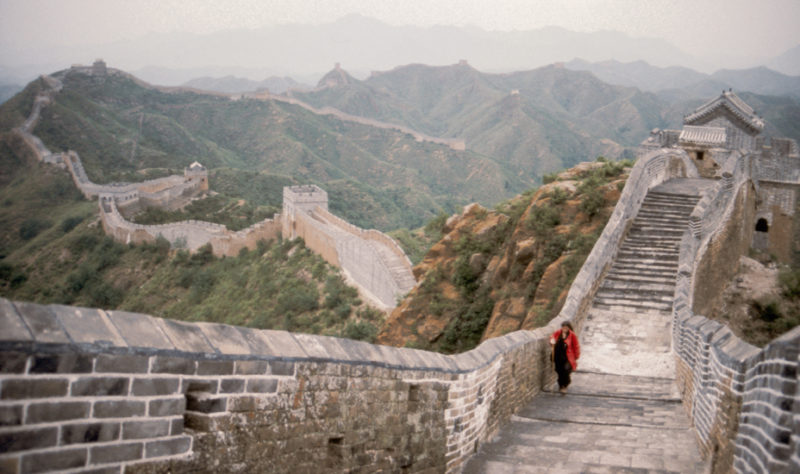 《The Lovers:Great Wall Walk》1988年，中國長城，行為藝術，約90天