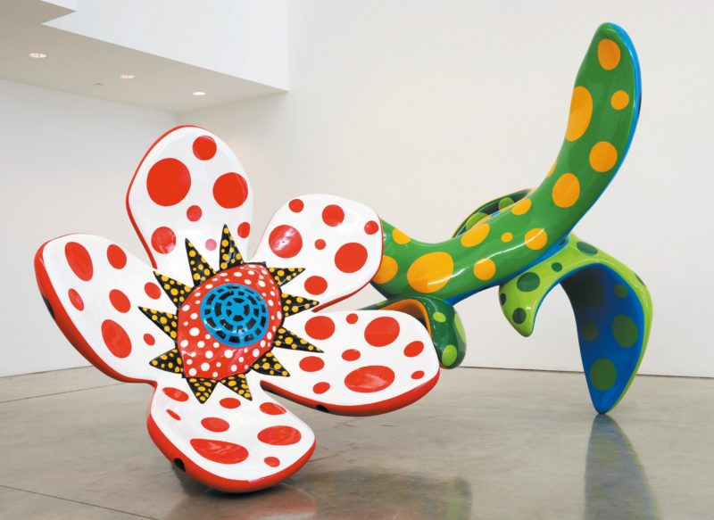 Yayoi Kusama-2010年午夜盛开的花朵，玻璃纤维增强塑料，聚氨酯涂料，洛杉矶高古轩画廊的安装视图