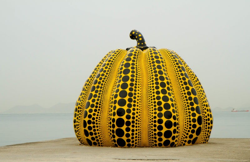 Yayoi Kusama–南瓜，1994年，日本直岛Benesse艺术遗址