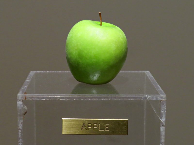 Yoko Ono – Apple, 1966, Plexiglas pedestal, brass plaque, apple, 114.3 x 17 x 17.6 cm