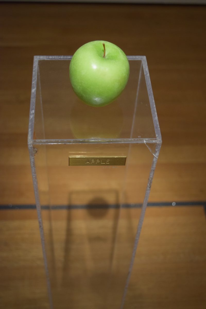Yoko Ono – Apple, 1966, Plexiglas pedestal, brass plaque, apple, 114.3 x 17 x 17.6 cm
