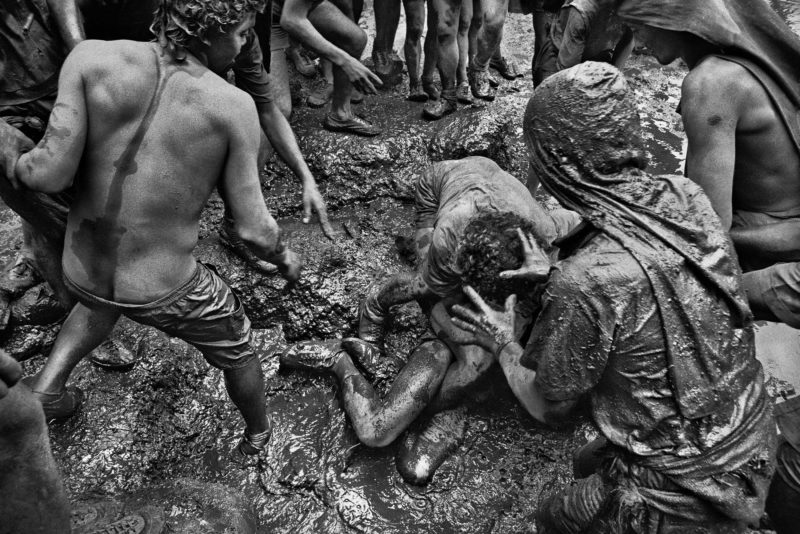 Sebastiao Salgado – Serra Pelada Gold Mine, Brazil, 1986, Gold miners fight in Serra Pelada, a quite common scene