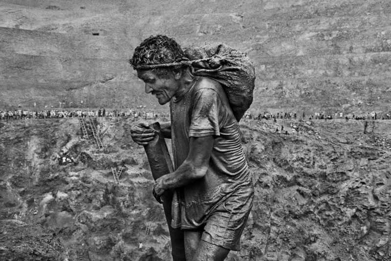 Sebastião Salgado - Serra Pelada Gold Mine, Brazil, 1986